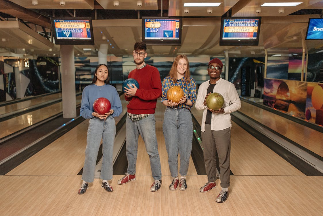 Bowling in Jaipur: The Ultimate Social Activity at HopUp